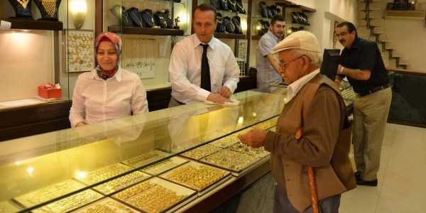 Altın fiyatlarındaki düşüşe kuyumcular ne diyor?