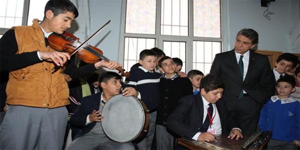 Ba�kan Demir'e ��renci s�rprizi