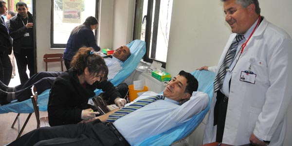 Soma Kaymakam� ile M�ft�s� kan ba����nda bulundu