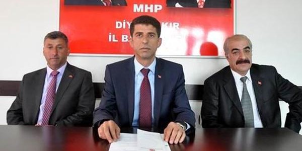 MHP'nin basın toplantısında gazetecilere kapalı zarfta 50 lira/ Video