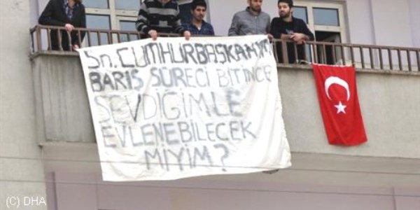 Muş'ta Gül'ü şaşırtan pankart