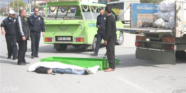 Erzincan'da trafik kazası: 1 ölü