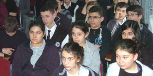 Polisten liselilere teröristin günlüğü ile uyarı