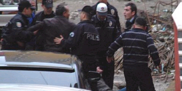 Rize'de polisle vatanda�lar aras�nda gerginlik