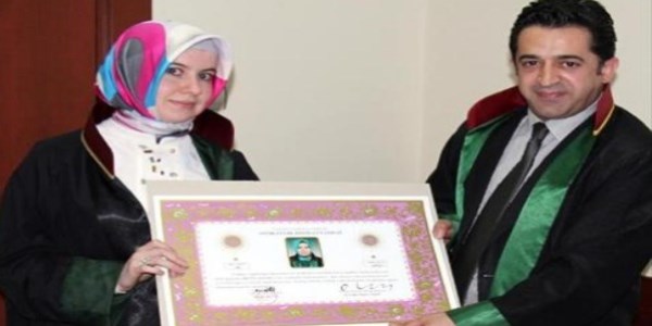 Türbanlı fotoğrafla 'avukatlık ruhsatnamesi' verildi/ Video