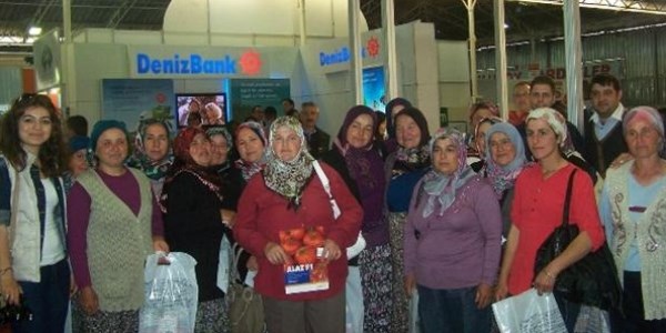 Korkuteli'de öğrenciler tarım fuarını gezdi