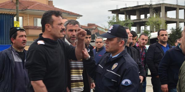 Kaza sonras� �fkelenen s�r�c�leri polis zor zapt etti