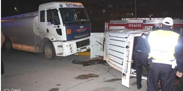 Akaryakıt dolu tanker otomobile çarptı: 2 yaralı