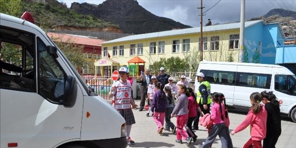 Gümüşhane emniyeti öğrencileri bilgilendirdi