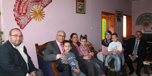 3 çocuklu çift, 3 çocuğa koruyucu aile oldu