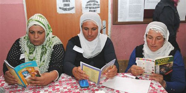 Batman k�ylerinde 'anne baba benimle okur musun' kampanyas� ba�lad�