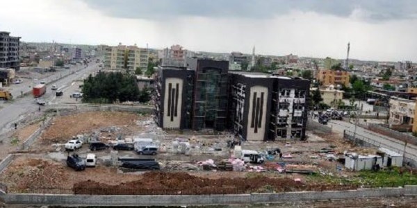 Adliye binası inşaatında bomba