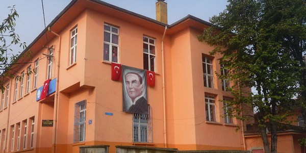 �l �zel idareleri okul yapmaya devam edecek