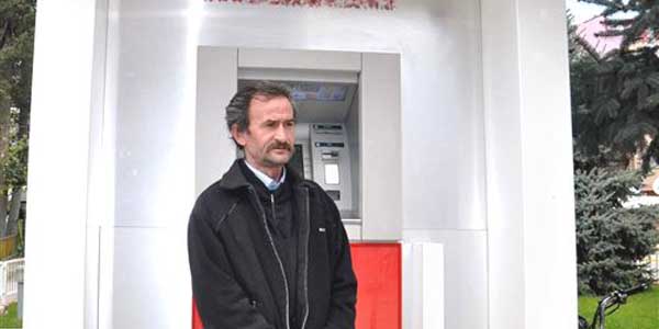 Telefonda, 'terör örgütüne para aktarıyorsun' deyince bayıldı
