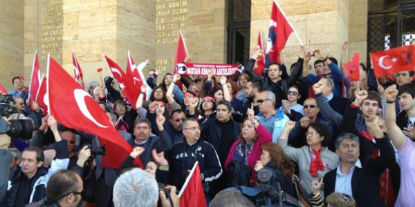 Bakan Avcı'ya Anıtkabir'de protesto/ Video