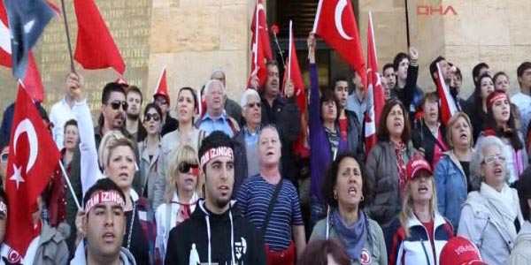 An�tkabir'de bayrak protestosu