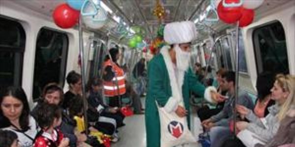 Metroda 23 Nisan kutlamas�