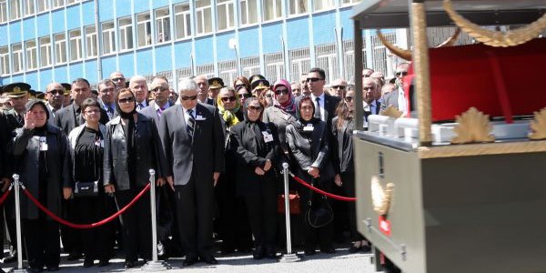Devletin zirvesi cenazede buluştu/ Video