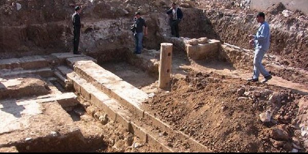 Temel kaz�s�ndan tarih f��k�rd�