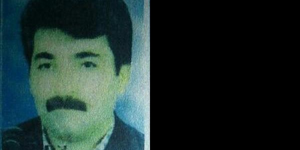 Üvey babasını öldürüp bavulunu topladı