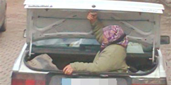 Otomobil bagajında tehlikeli yolculuk