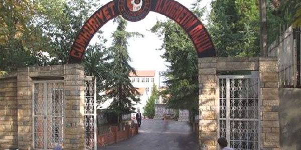 Trabzon'da Veli'den öğretmene gözlük dayağı