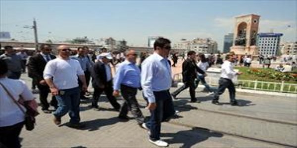 Taksim'de polis müdürleri 1 Mayıs keşfi yaptı