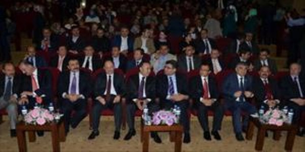 Vali Altıparmak'a 'yılın valisi' ödülü