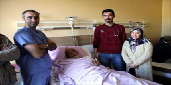 79 yıldır kalbi delik yaşıyordu