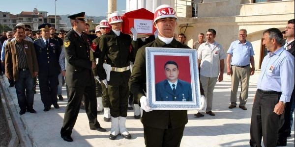 İntihar eden astsubay, Aydın'da toprağa verildi