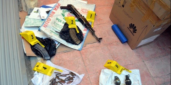 Mardin'de el bombası ve silah ele geçirildi