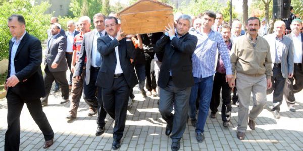 Bakan Ergün'ün annesi toprağa verildi/ Video
