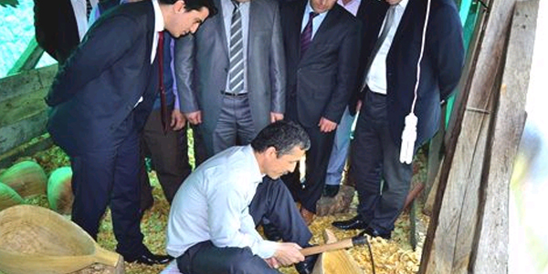 Saz teknesi onun ekmek teknesi