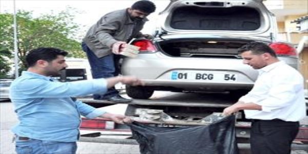 Polisten kaçarken kaza yapan sürücünün otomobilinde kaçak sigara çıktı