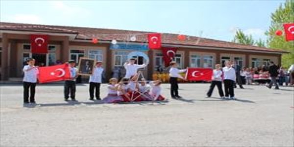 Neyyir Hanım Ortaokulu'nda başarı ödüllendirildi