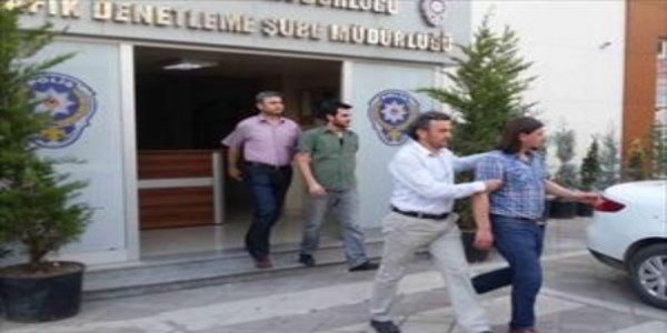 Küçük öğrencilerin bar partisine polis baskını