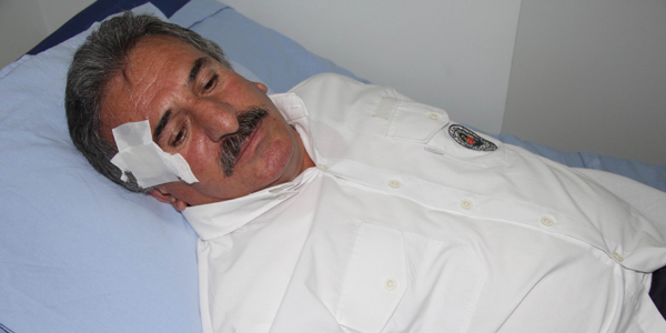 Hasta yakını ambulans şoförünü hastanelik etti