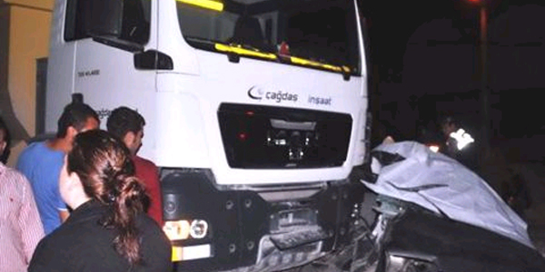 Ani dönüş yapan otomobile kamyon çarptı: 1 ölü, 1 yaralı