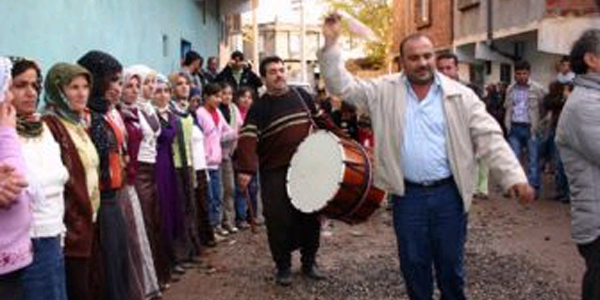 Sokak düğünlerinin yasaklanmasına protesto