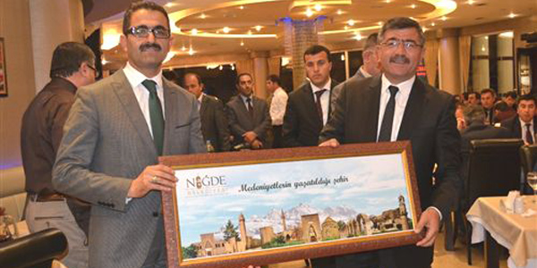 Aksaray'a tayini çıkan Şahin Mercan'a veda yemeği düzenlendi