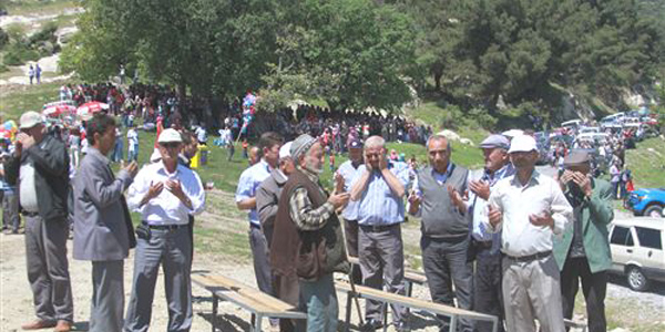 Şatırlar köyünde geleneksel hayır yemeği