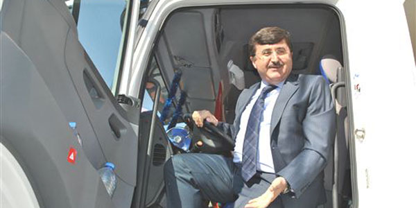 Amasya'da iş sezonunu kamyon süren vali açtı