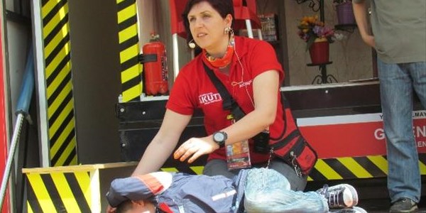 Sim�lat�rde 7.4 �iddetli deprem e�itimi
