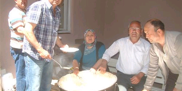 Burhaniye'de kep�eler pilav hayr�ndan sonra �al��t�