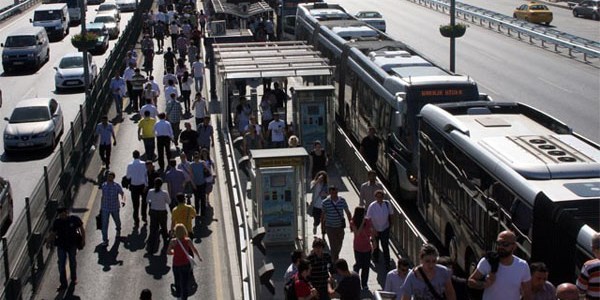 1 May�s'ta t�m metrob�s seferleri iptal/ Video