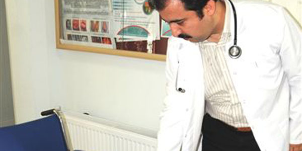 Hem�ireye s�zl� taciz, doktora sald�r�