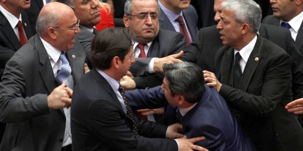 TBMM'de yumruklar konu�tu