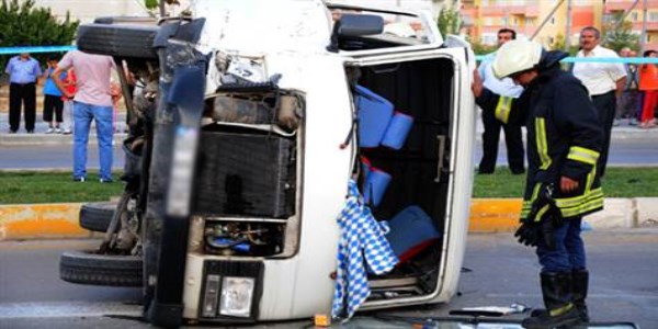 Van'da trafik kazas�: 6 �l�