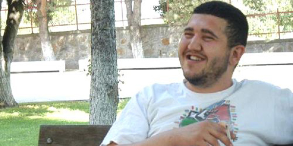 �niversiteli gen�, banyoda �l� bulundu