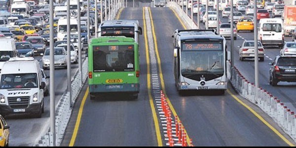 Metrob�s seferleri k�smen ba�lad�